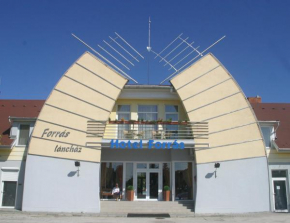  Hotel Forras  Комаром